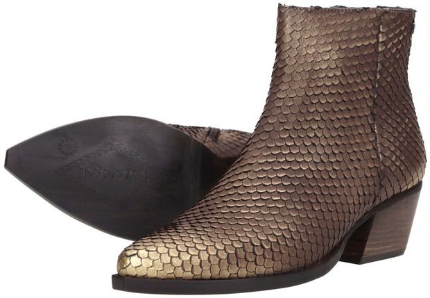 Phoebe - large