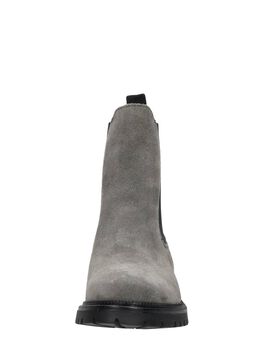 Chelsea boots